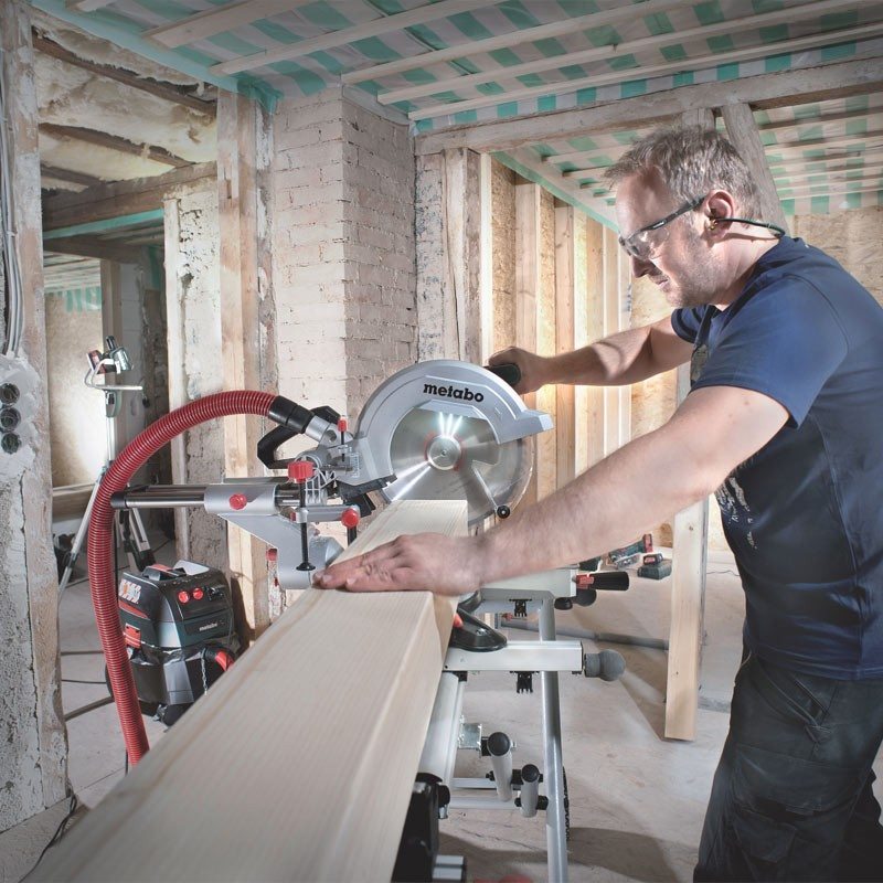 Metabo potezno nagibna pila testera KGS 254 M
