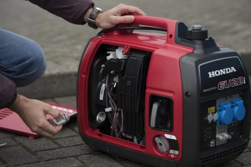 Honda benzinski bešumni agregat za struju inverter EU22i 2.2kW