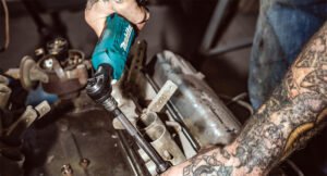 Makita akumulatorska račna ključ WR100DWA 1/4 - 3/8