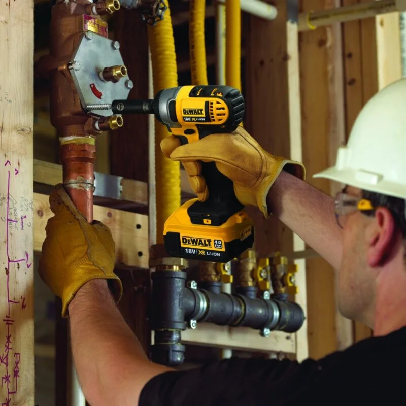 DeWALT aku udarni odvijač DCF880M2 18V 203Nm