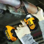DeWALT aku udarni odvijač DCF880M2 18V 203Nm