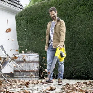 LBL_2_terrace_leaves_app_01_CI15502x502 Karcher aku duvač za lišće LBL 2 BATTERY SET