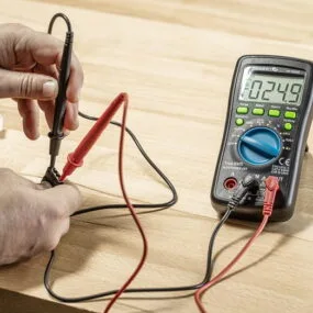 Hoegert digitalni multimetar HT1E603