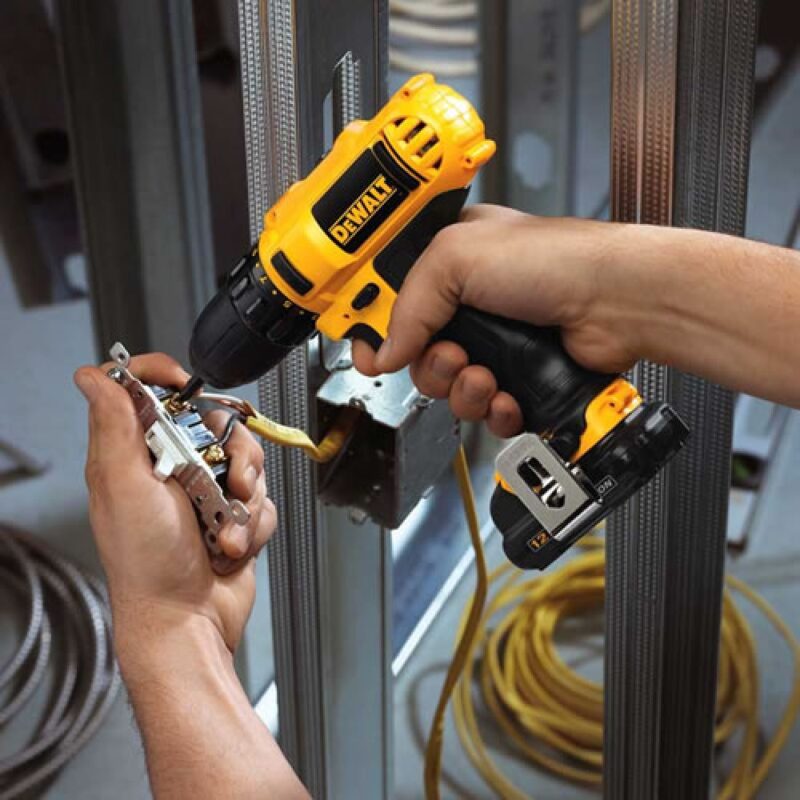 DeWALT aku bušilica odvijač DCD7010D2 XR 10,8V Kit