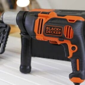 Black+Decker udarna bušilica sa 32-dijelnim setom pribora BEH850KA32 850W