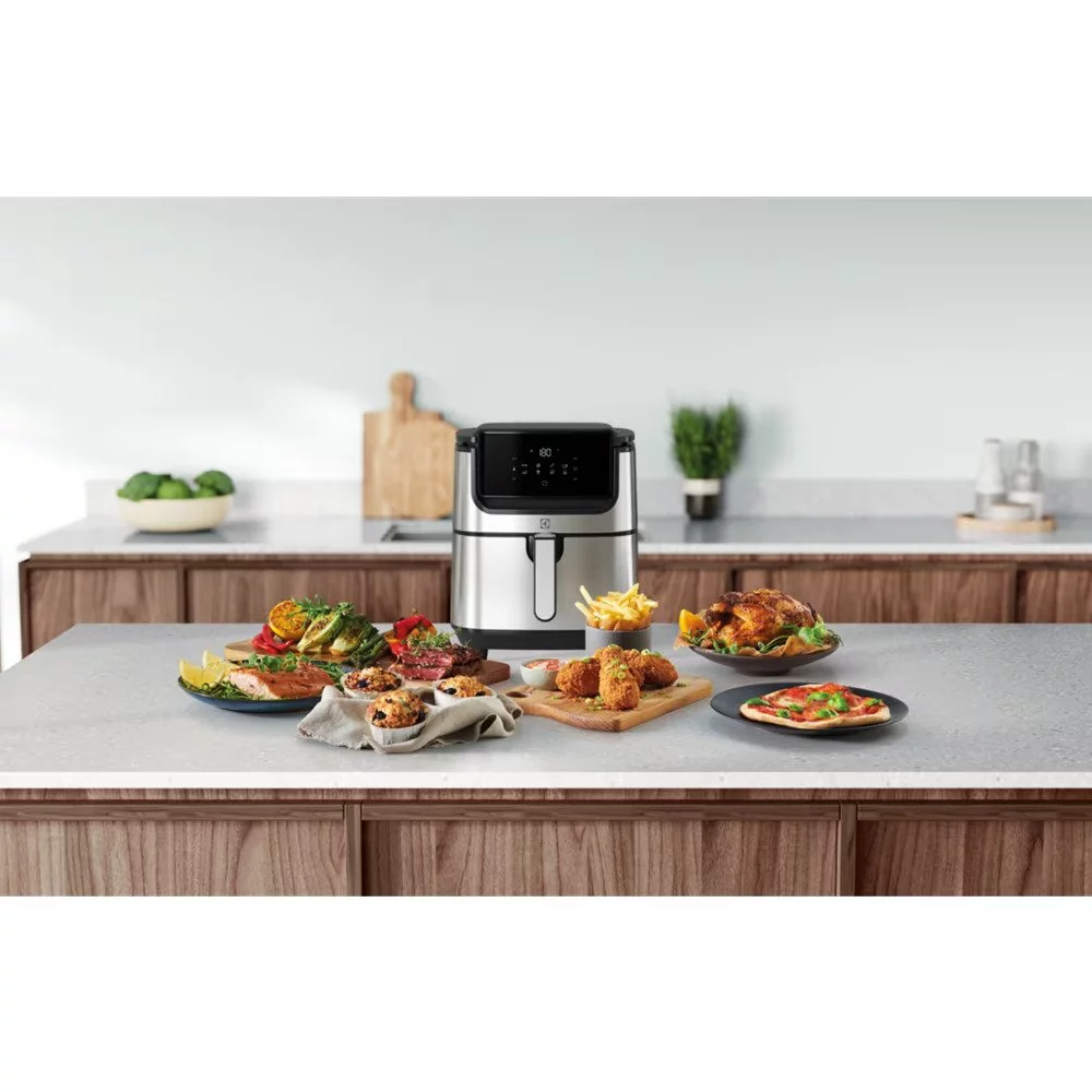 ezgif.com-gif-maker (45) AIRFRYER friteza na vrući vazduh Eelectrolux E6AF1-6ST