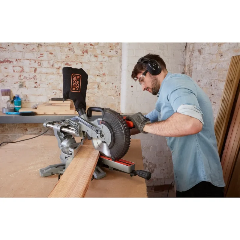 Black+Decker preklopna potezna pila 216 mm BES700