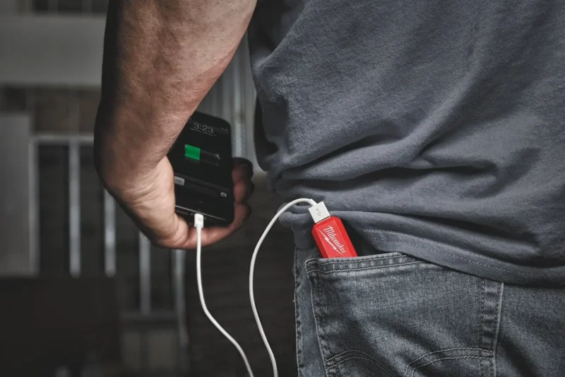 Milwaukee USB prenosni punjač L4 PPS-301