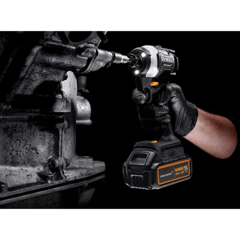 DeWALT set aku bušilica i udarni odvijač 18V 2x5.0Ah BL MCLAREN DCK200MP2T
