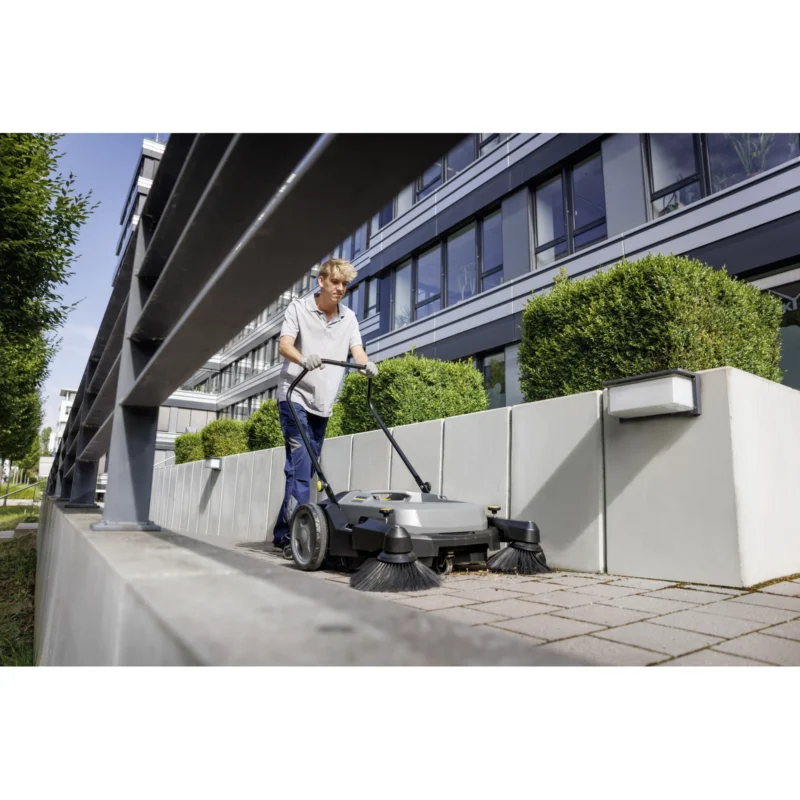 Karcher uređaj za metenje sweeper KM 70/20 C 2SB