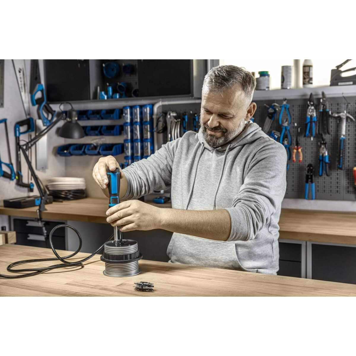 HOEGERT odvijač sa izmjenjivim setom bitova HT1S215